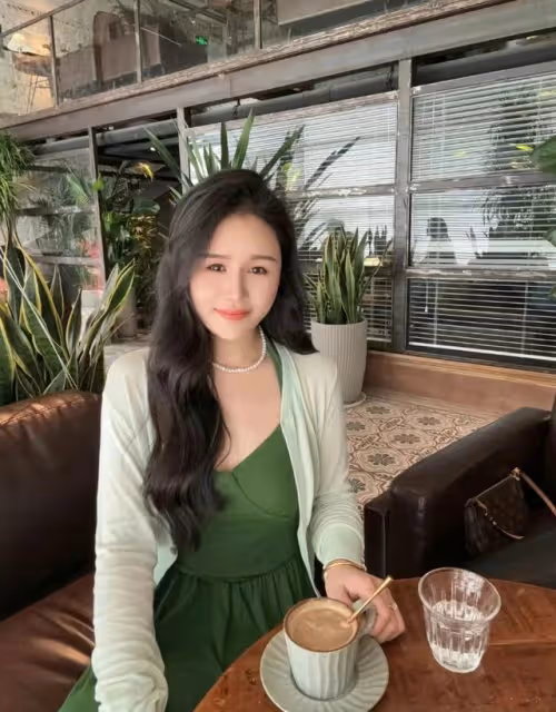 網紅羅婷跳樓輕生，長相酷似演員安悅溪，被男友拋棄患抑鬱症！