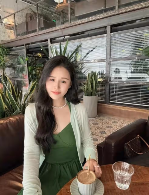 網紅羅婷跳樓輕生，長相酷似演員安悅溪，被男友拋棄患抑鬱症！