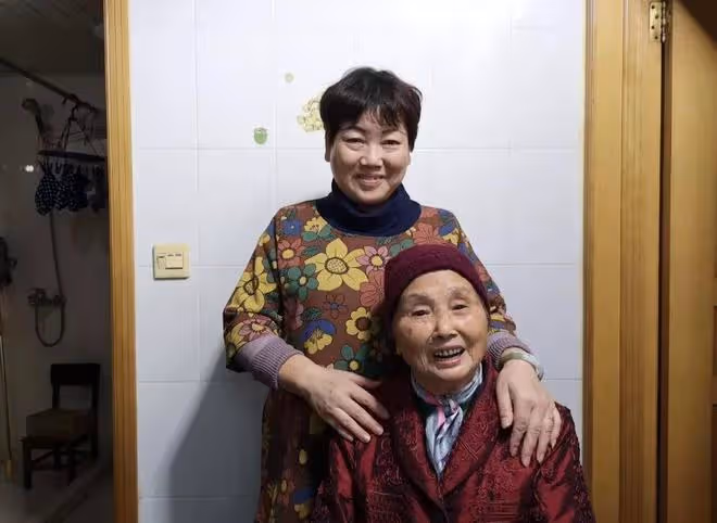 和鳳凰男離婚會,婆婆帶小姑子來坐月子,伺候好了,就讓俺兒復婚