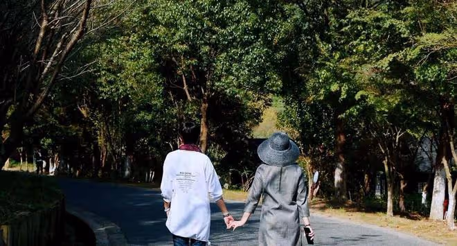 分床10年,終於能離婚了,前妻的朋友圈,男人後悔不已