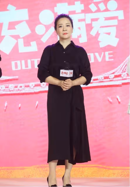 陳小藝的短髮造型真颯,比長發年輕了不少,更有明星范了