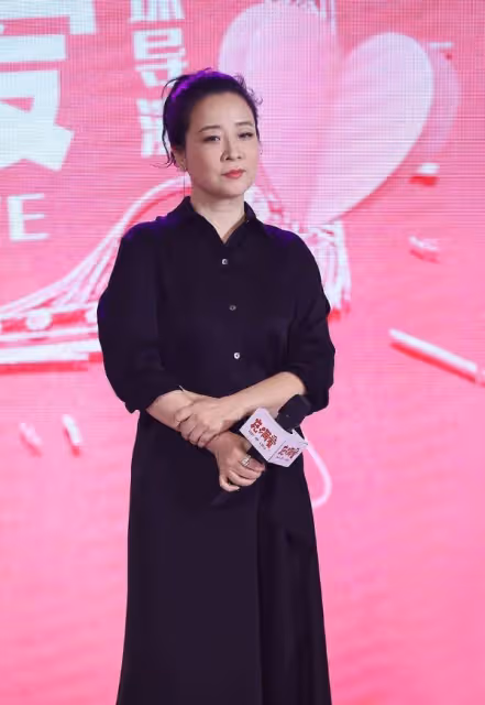 陳小藝的短髮造型真颯,比長發年輕了不少,更有明星范了