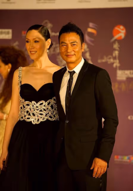 任達華娶的奧地利老婆,超模身材高級出彩,隨便一穿都有成熟感