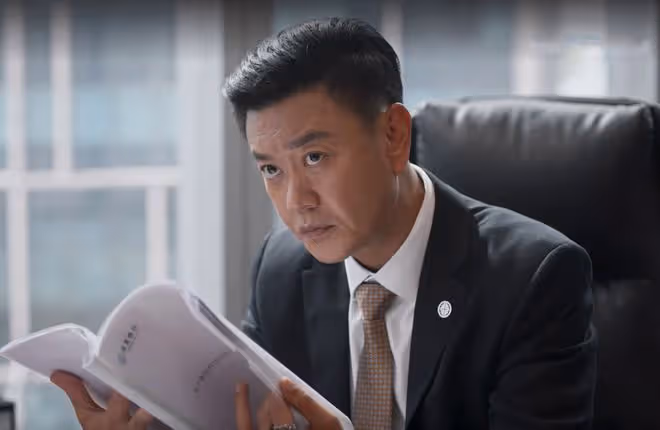 《城中之城》直到胡悅爬上床，程家元都不知道，蘇見仁的死有多冤