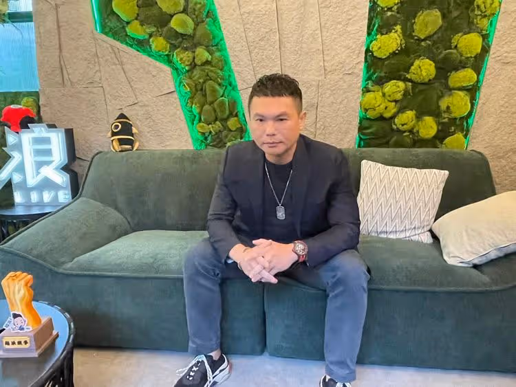 岳母警界身份遭起底！超哥否認關說　曝Toyz侵門踏戶營業額暴漲10倍