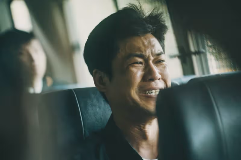 張耀仁、吳子霏無預警接招　導演走近蹲下：這邊加一個吻可以嗎