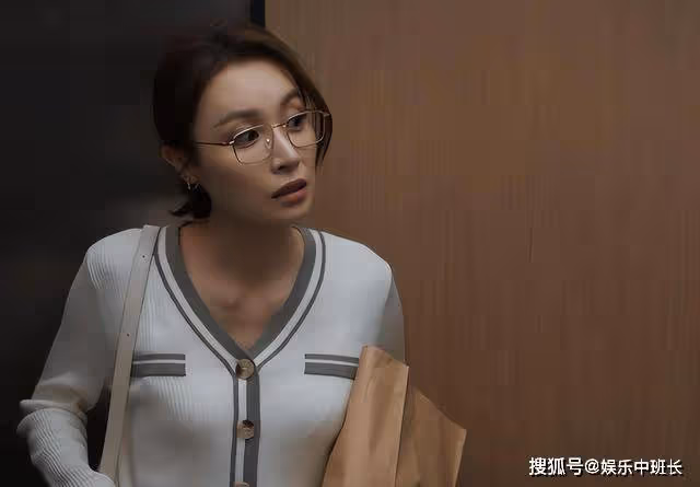 周琳的扮演者隆妮面部僵硬,網友:這能讓趙輝和蘇見仁神魂顛倒?