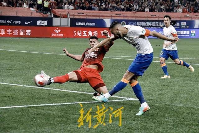 泰山隊客場3:4不敵海港，崔康熙不滿裁判被紅牌罰出