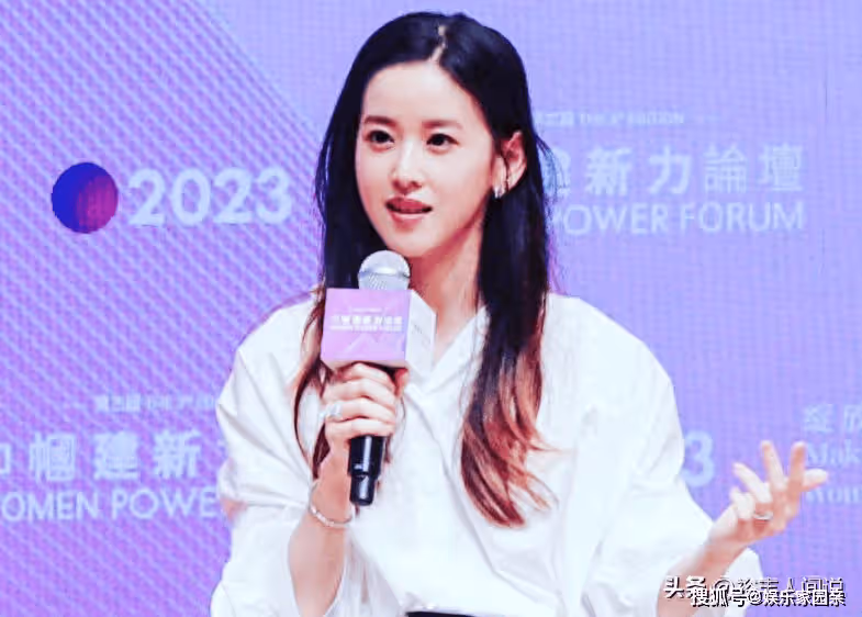 章澤天自曝有帕金森基因，盛裝出席活動太驚艷，諸多業界大咖現身