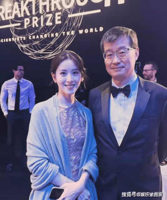 章澤天自曝有帕金森基因，盛裝出席活動太驚艷，諸多業界大咖現身