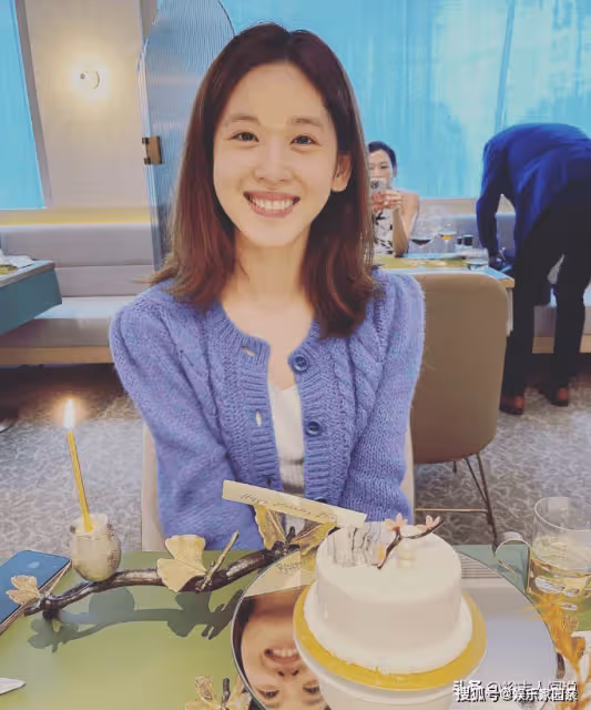 章澤天自曝有帕金森基因，盛裝出席活動太驚艷，諸多業界大咖現身
