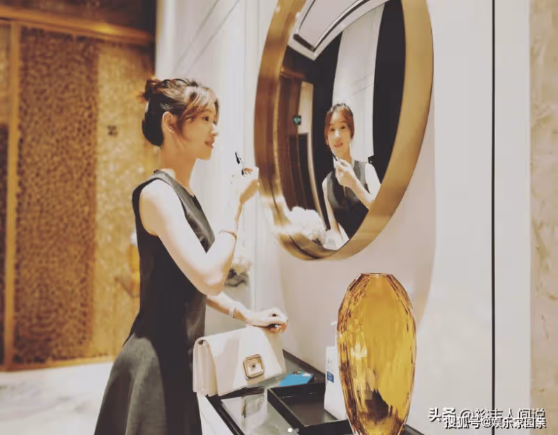 章澤天自曝有帕金森基因，盛裝出席活動太驚艷，諸多業界大咖現身