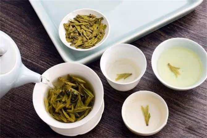 龍井茶正確的沖泡方法,沖泡西湖龍井,選對水溫茶湯好喝翻倍