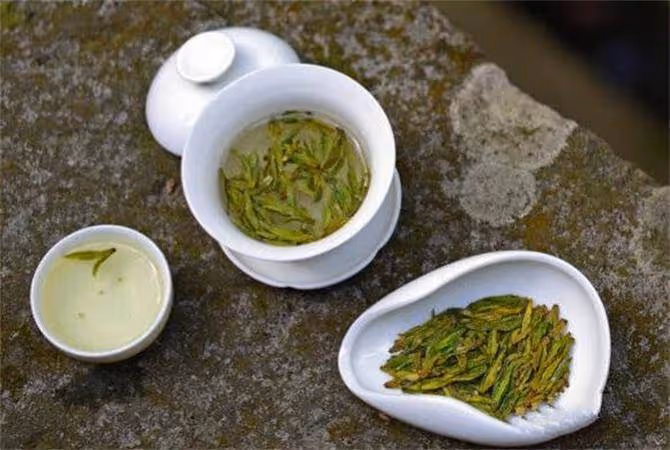 龍井茶正確的沖泡方法,沖泡西湖龍井,選對水溫茶湯好喝翻倍