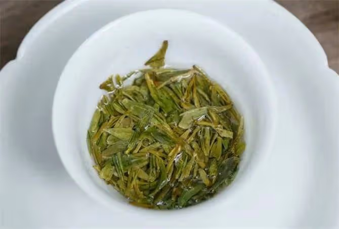 龍井茶正確的沖泡方法,沖泡西湖龍井,選對水溫茶湯好喝翻倍