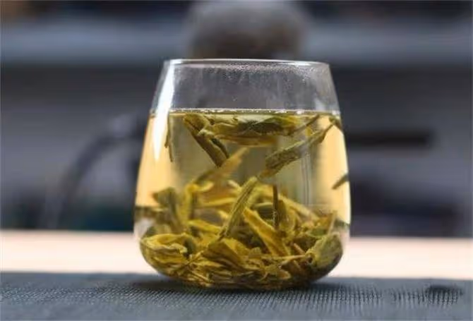 龍井茶正確的沖泡方法,沖泡西湖龍井,選對水溫茶湯好喝翻倍