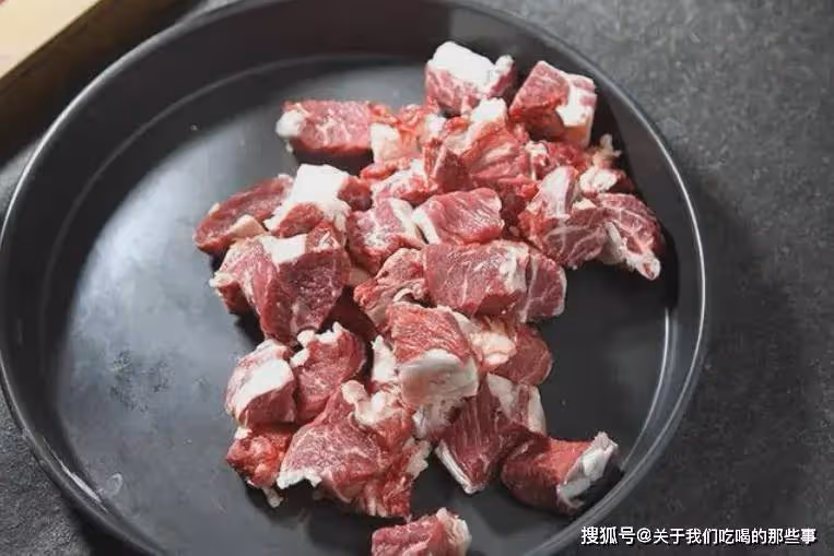 燉牛肉時,牢記「2放3不放」,牛肉軟爛入味不腥不柴,越吃越解饞