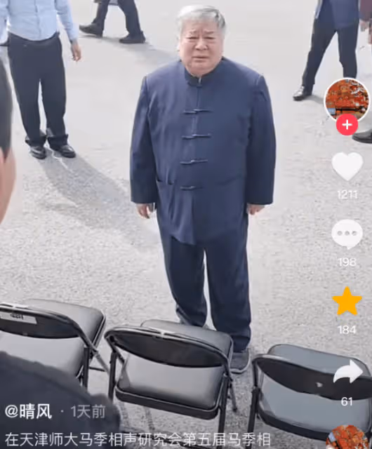 多位相聲前輩聚餐!于謙師父站後排惹爭議,兩位德雲社恩人罕同框