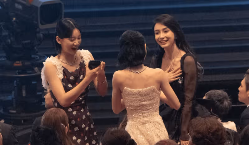 TVB小生女友金像獎低胸搶風頭!不少女星與Angelababy合影