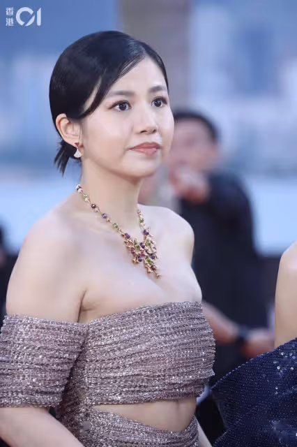 金像獎紅毯!TVB小生女友低胸搶風頭!不少女星與Angelababy合影