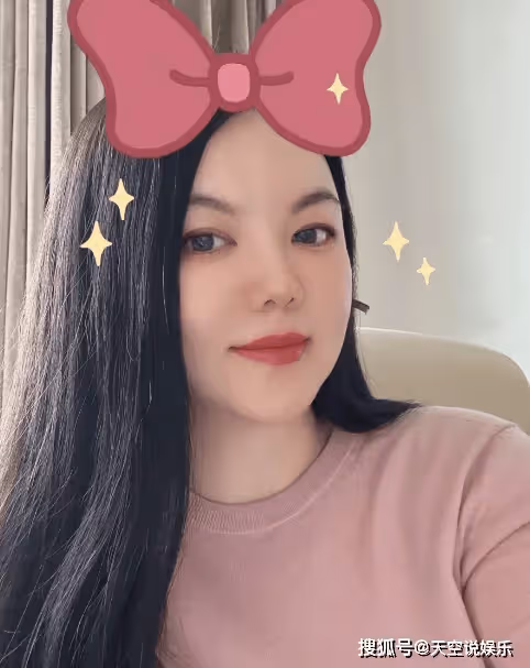 14歲王詩齡出街,鞋6900,帽子5300,手環4600,一臉自信神似李湘