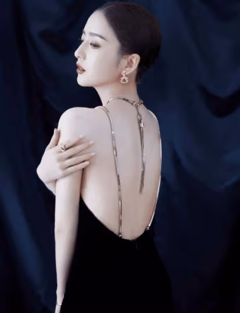 佟麗婭不愧是「內地第一美人」,時尚露面惹人動心,這顏值太絕了