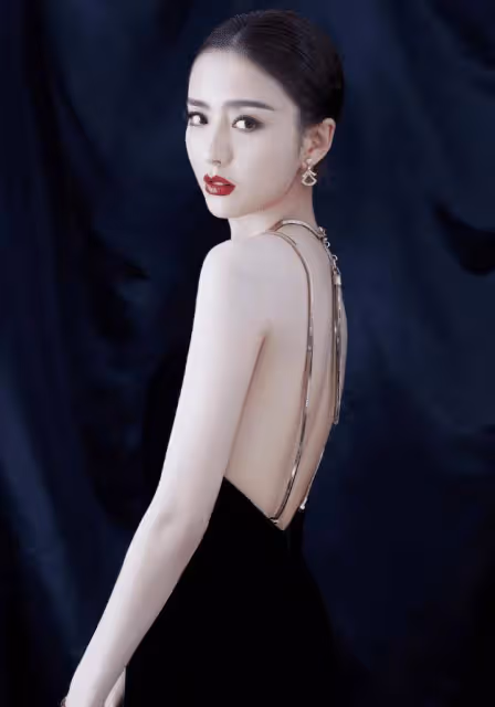 佟麗婭不愧是「內地第一美人」,時尚露面惹人動心,這顏值太絕了