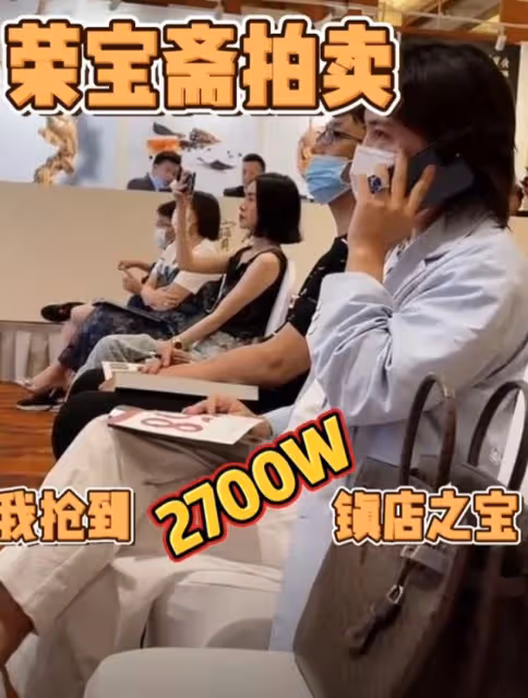 網紅王紅權星被空姐點名！飛機上給動手術的老人讓座，人帥心善！