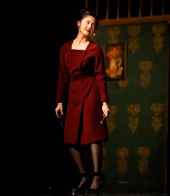 黃磊老婆曬大女兒戲劇表演，18歲多多展現演戲天賦，演技媲美媽媽