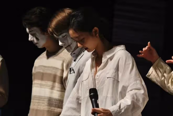 黃磊老婆曬大女兒戲劇表演，18歲多多展現演戲天賦，演技媲美媽媽