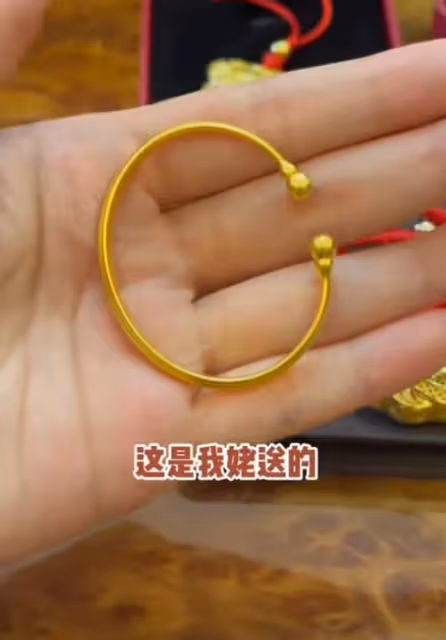 趙本山外孫百日宴，現場布置奢華講究，姥爺趙本山送禮百萬！
