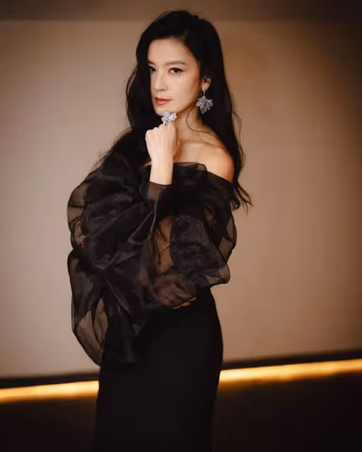 48歲林熙蕾狀態超好，和同齡閨蜜林心如保持身材，兩人氣質相當