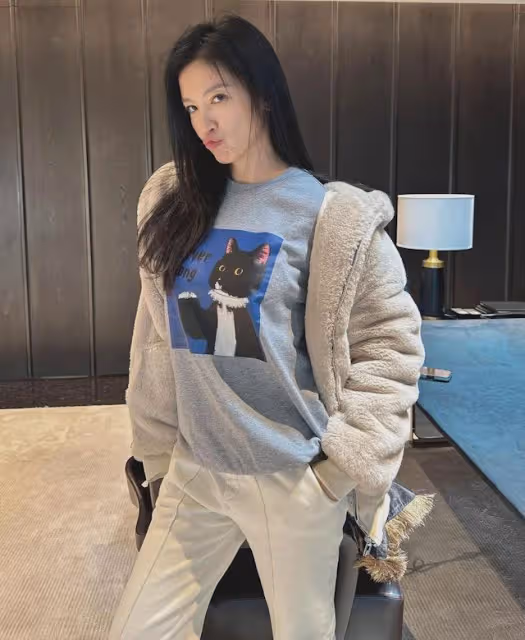 48歲林熙蕾狀態超好，和同齡閨蜜林心如保持身材，兩人氣質相當
