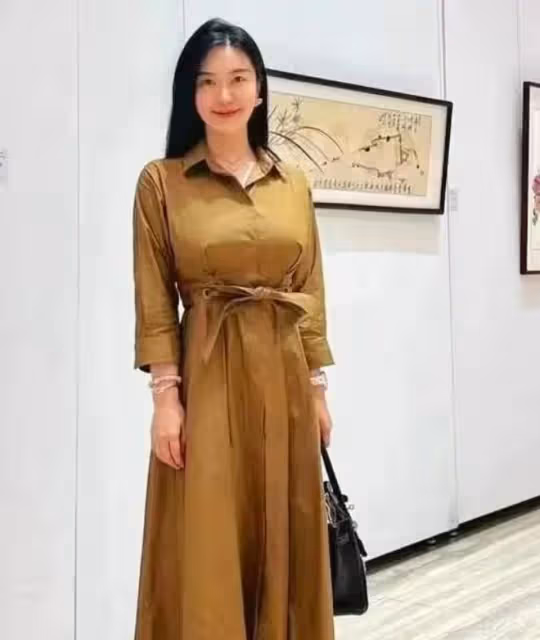 范曾徐萌婚後舉辦家宴：徐萌坐女主人席位，穿著富態很是優雅