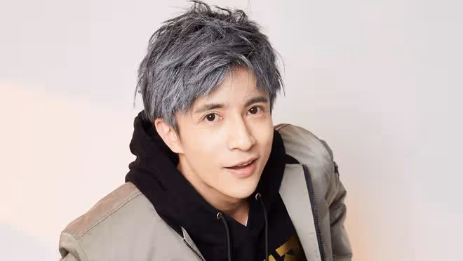 薛之謙演唱會口誤惹爭議,重慶洪崖洞變成都洪崖洞!