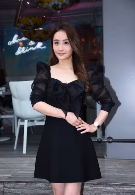 陳德容也太會挑裙子了吧，選的裙子清純甜美，看著好像少女