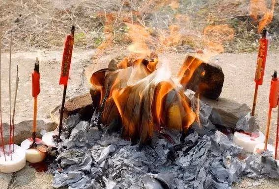 燒紙錢的由來你知道嗎？人死後為什麼要燒紙？燒紙一定要畫圈嗎？
