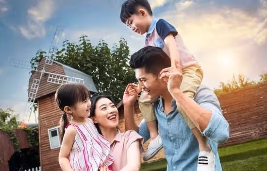 本想去兒子家小住,兒媳連著一星期回娘家,明白真相後他默默回家