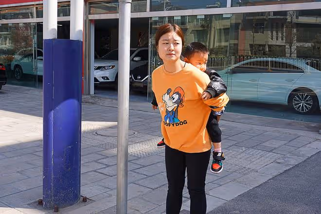早產娃1斤多重，90後媽媽拚命給其補充營養，不料結果令她傻眼了