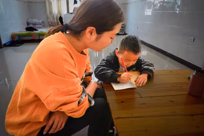 早產娃1斤多重，90後媽媽拚命給其補充營養，不料結果令她傻眼了