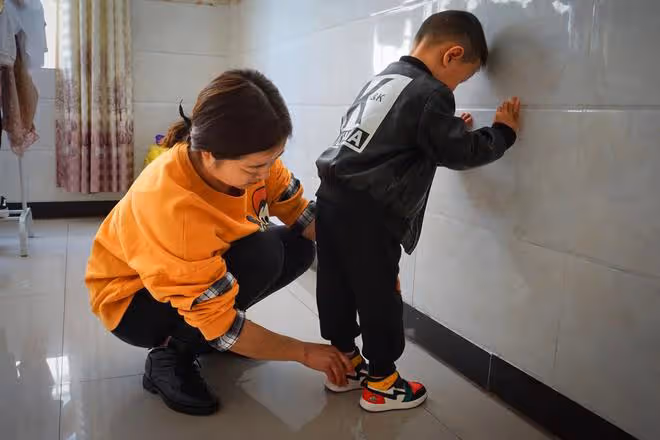 早產娃1斤多重，90後媽媽拚命給其補充營養，不料結果令她傻眼了