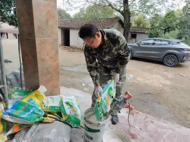 中秋團圓一家人忙碌時，廚房傳出一聲慘叫，3歲幼童出大事了