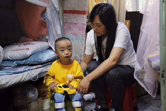 剖腹產下2斤多重男嬰，3年後親眼目睹丈夫離世，90後姑娘命運多舛
