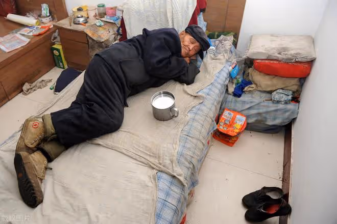 5旬光棍在養老院病逝無人知,去世第2天就下葬,手足薄情讓人心寒