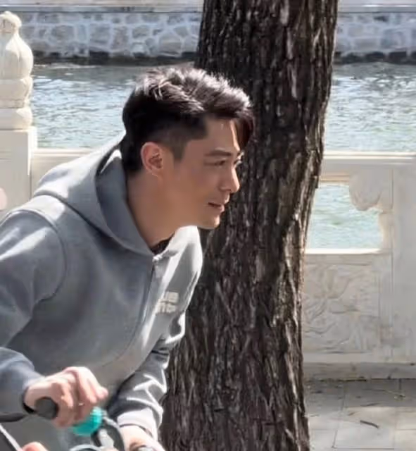 霍建華新劇路透顯不老男神魅力,網友盛讚顏值依舊在線