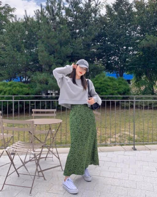 被許晴的氣質迷住了,穿西服套裝也難掩身材曲線,女人看了都羨慕