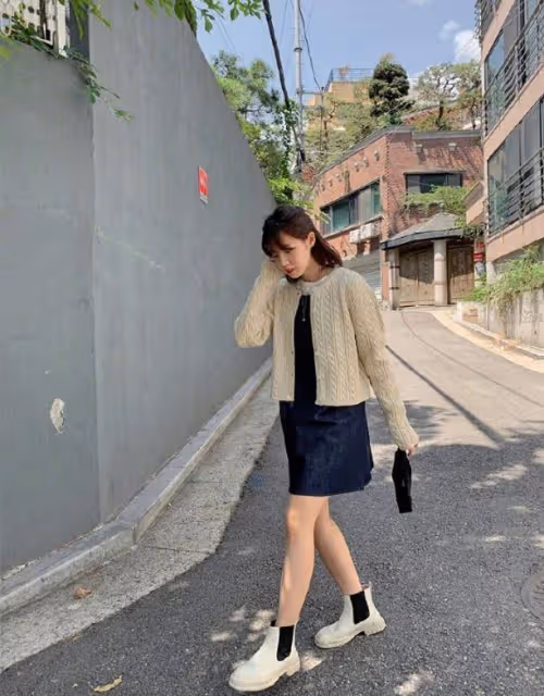 被許晴的氣質迷住了,穿西服套裝也難掩身材曲線,女人看了都羨慕
