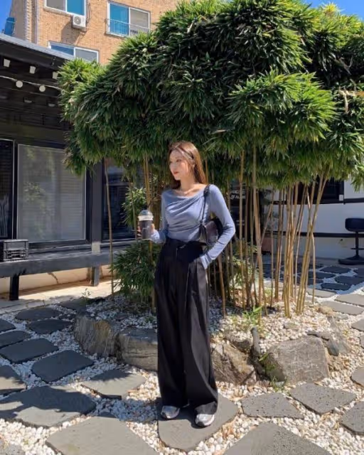 被許晴的氣質迷住了,穿西服套裝也難掩身材曲線,女人看了都羨慕