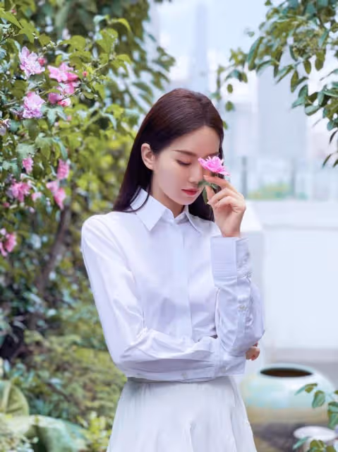 劉詩詩穿同色系列仙氣十足,自帶高級的浪漫范,這才是職場穿搭