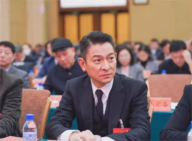 香港大牌藝人為何紛紛缺席金像獎，背後是港圈沒落的無奈和心酸